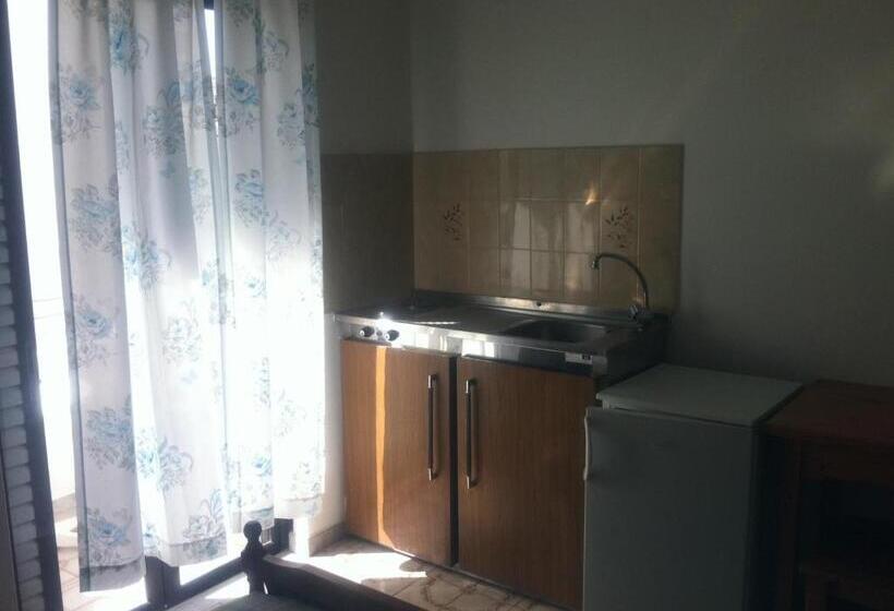 スタンダードスタジオ, Nitsa Rooms