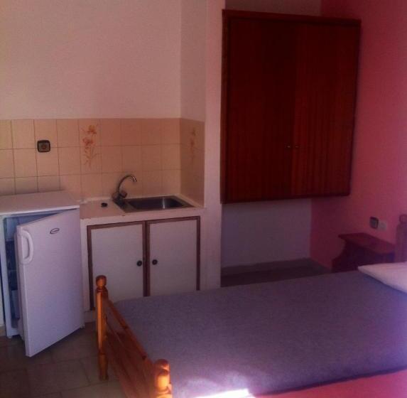 スタンダードスタジオ, Nitsa Rooms