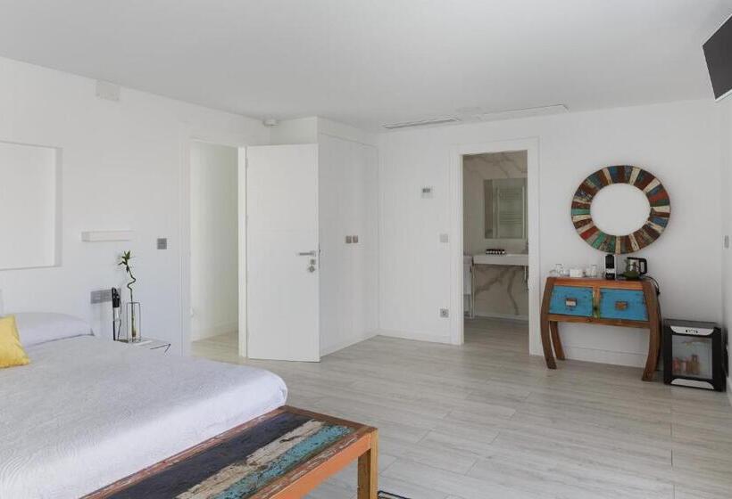 디럭스 룸, Alamo