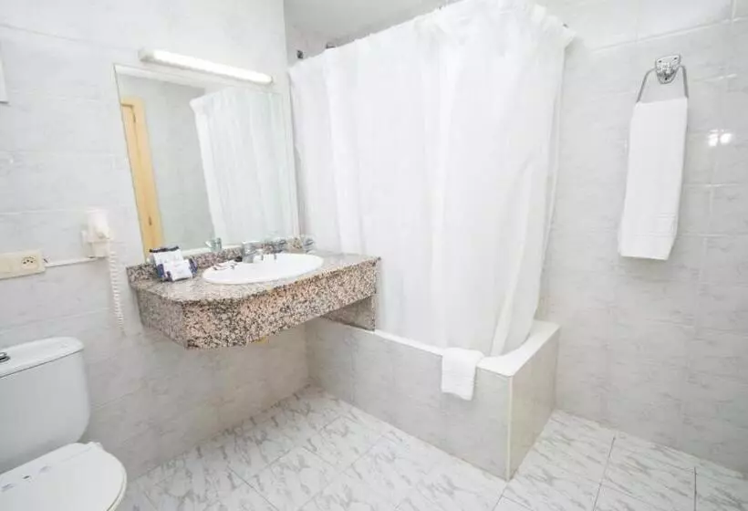 Standard Triple Room, Amic Gala