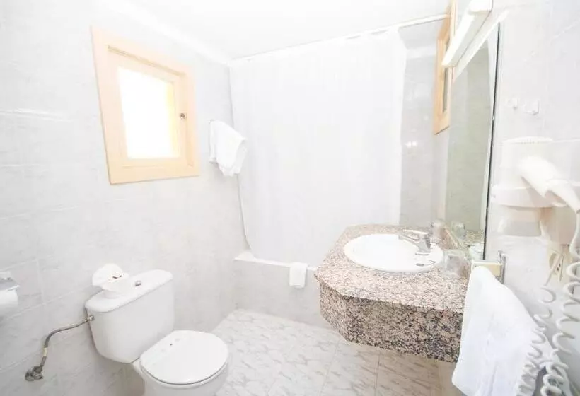 Standard Triple Room, Amic Gala