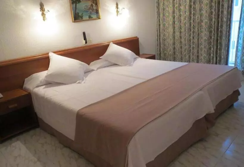 Superior Room, Amic Gala