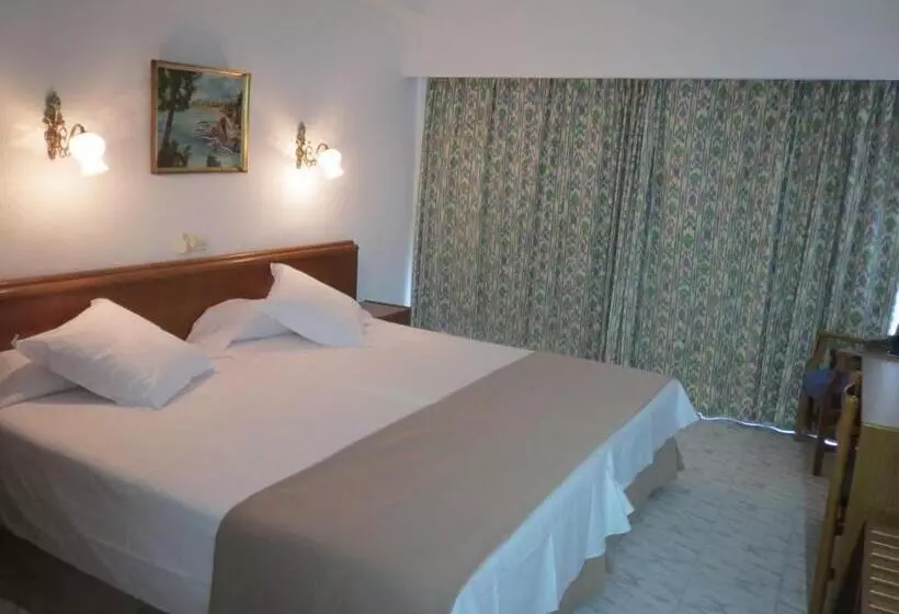 Superior Room, Amic Gala