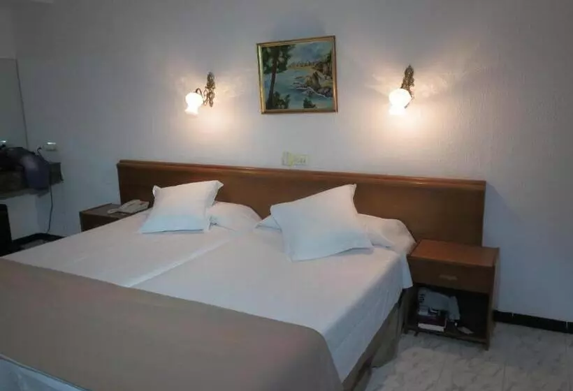 Superior Room, Amic Gala