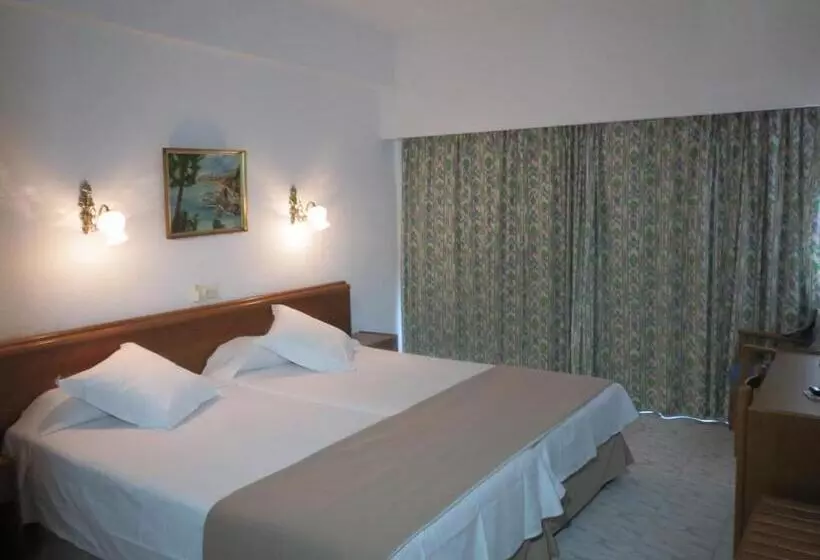 Superior Room, Amic Gala