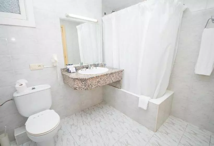 Superior Triple Room, Amic Gala