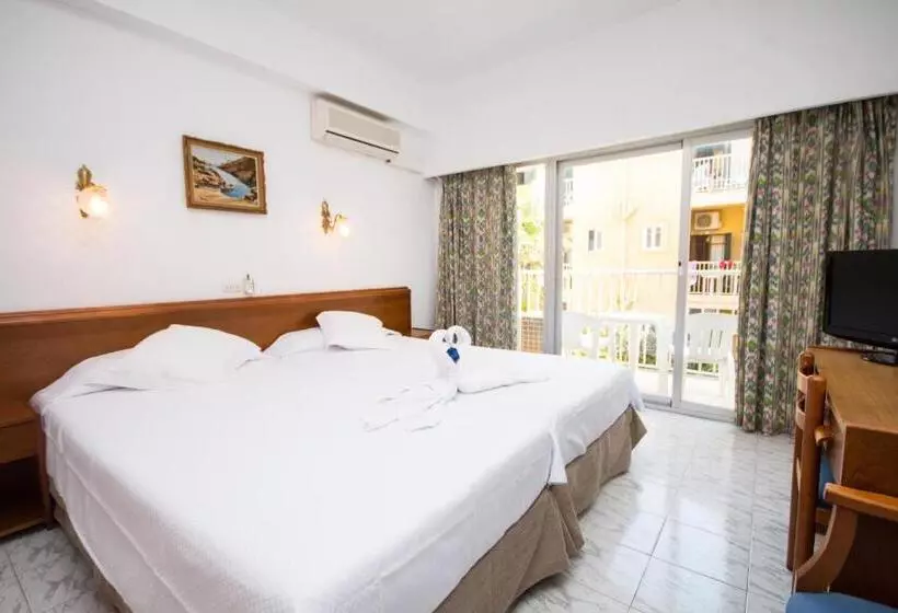 Superior Triple Room, Amic Gala
