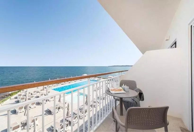Standard Room with Views, Atolon