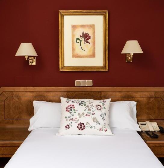 اتاق استاندارد یک نفره, Don Carmelo