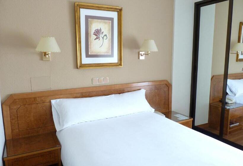 اتاق استاندارد یک نفره, Don Carmelo