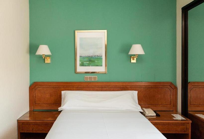 اتاق استاندارد یک نفره, Don Carmelo