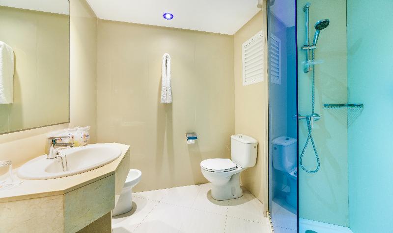 חדר משפחתי, Globales America