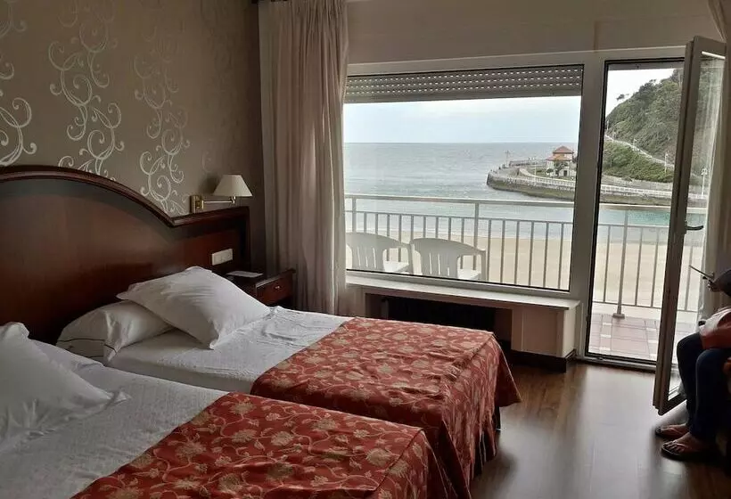 اتاق استاندارد با چشمانداز دریا, Silken Gran Hotel Del Sella