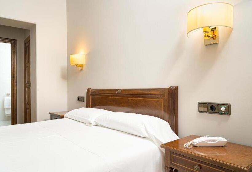 חדר סטנדרט, Hernan Cortes