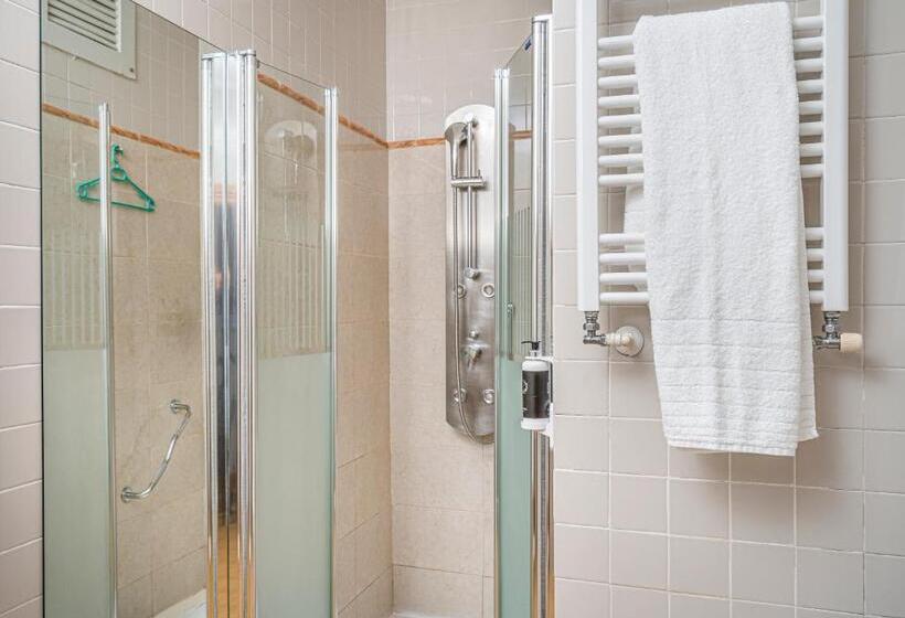 חדר סטנדרט, Hernan Cortes