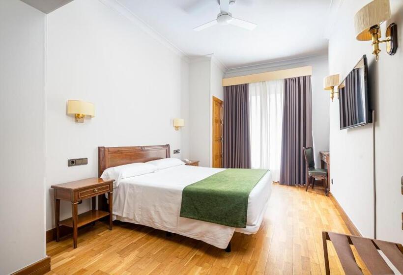 חדר סטנדרט, Hernan Cortes