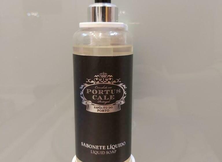 חדר פרמיום, Hernan Cortes