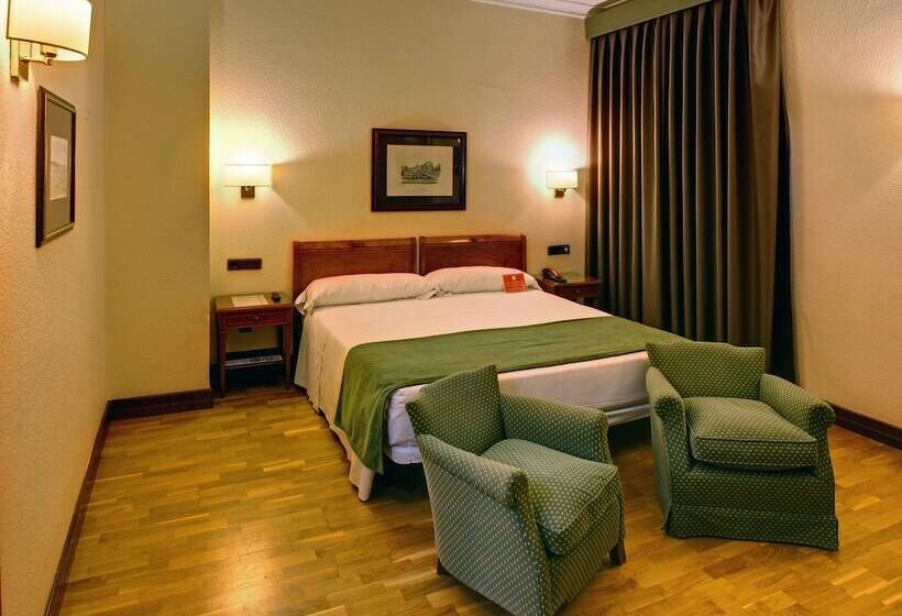 חדר פרמיום, Hernan Cortes