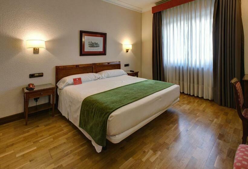 חדר סטנדרט, Hernan Cortes