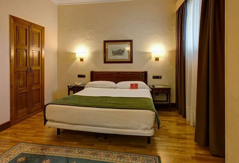 חדר סטנדרט, Hernan Cortes