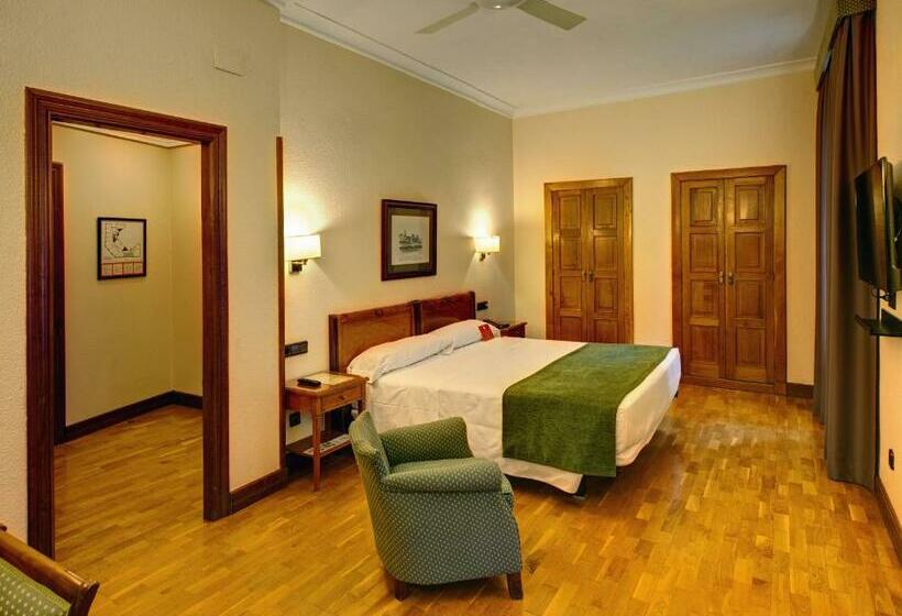 סוויטה משפחתית, Hernan Cortes