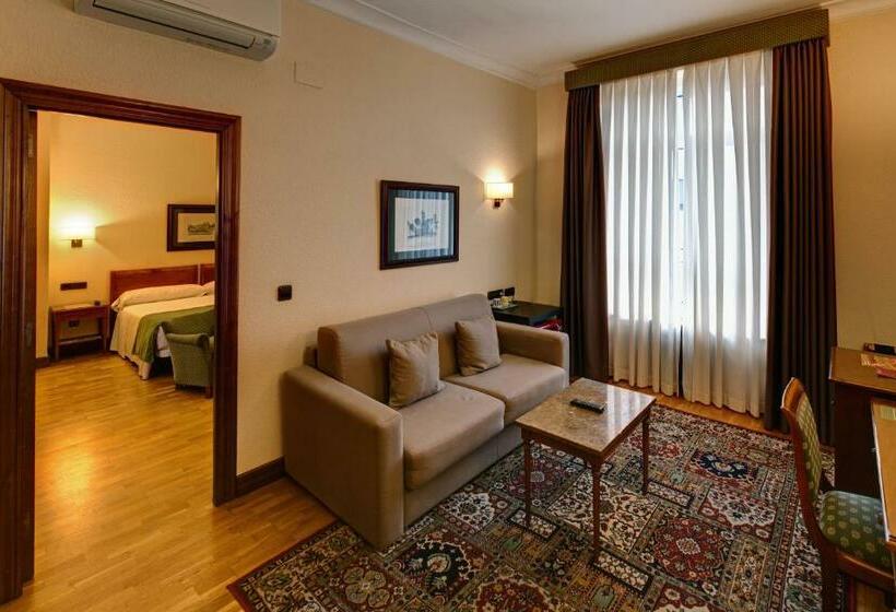 סוויטה משפחתית, Hernan Cortes