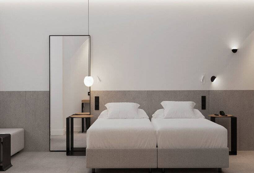 غرفة قياسية ثلاثية, Hm Jaime III