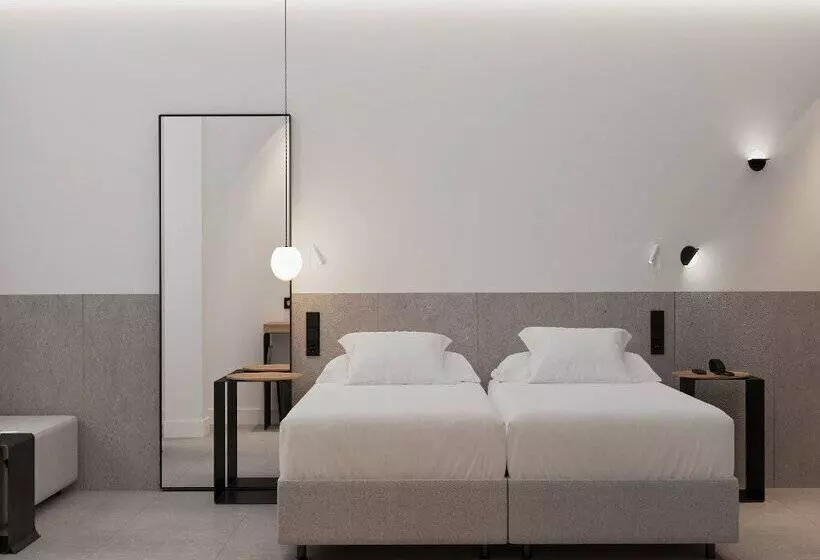 Habitació Triple Estàndard, Hm Jaime III