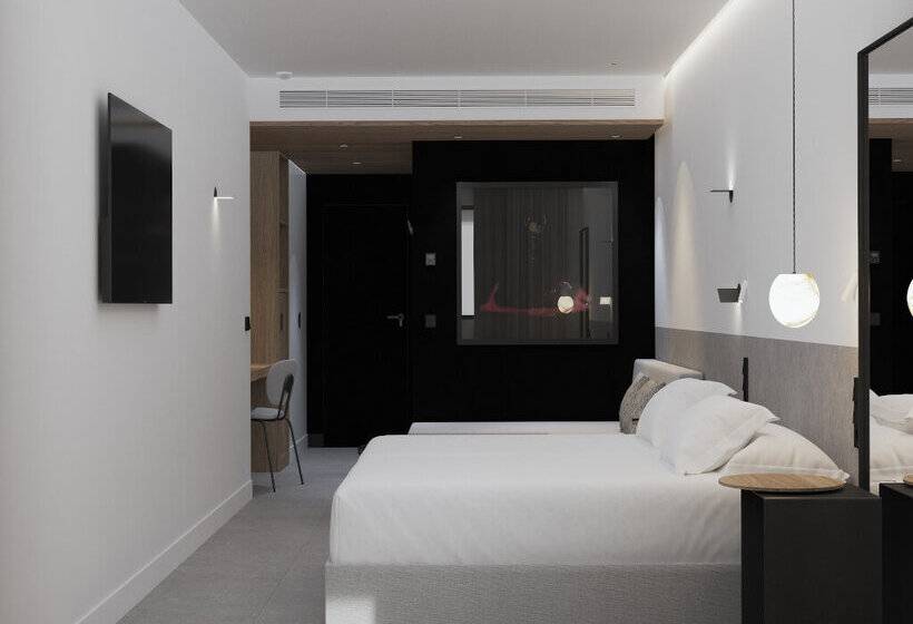 غرفة قياسية رباعية, Hm Jaime III