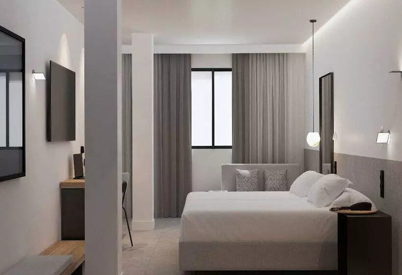 Habitació Triple Estàndard, Hm Jaime III