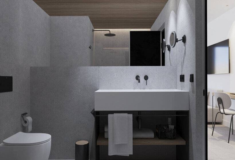 غرفة قياسية مطلة على المدينة, Hm Jaime III