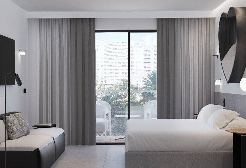 غرفة قياسية مطلة على المدينة, Hm Jaime III