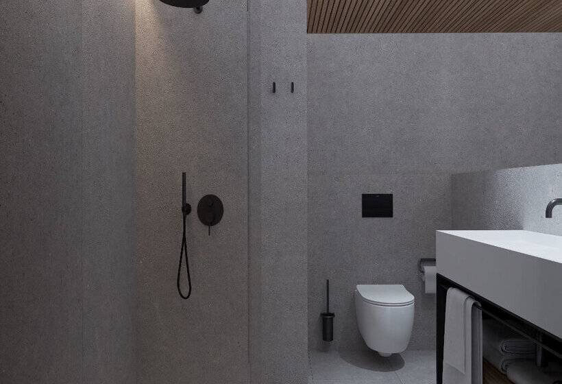 غرفة قياسية مطلة على المدينة, Hm Jaime III