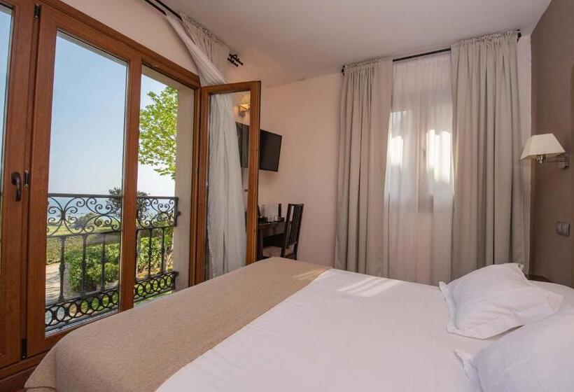 غرفة قياسية مطلّة علي البحر, La Portilla