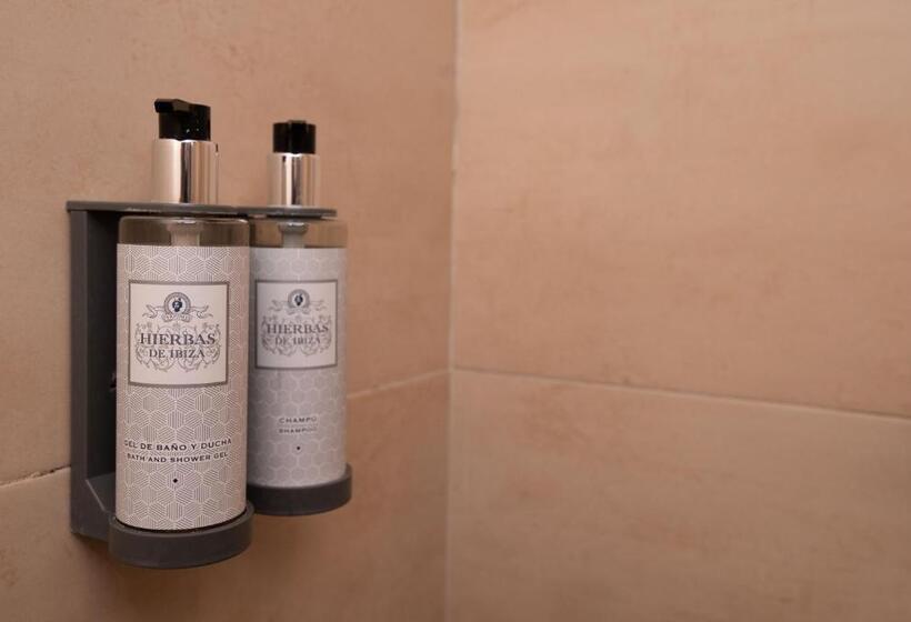 غرفة قياسية مطلّة علي البحر, La Portilla