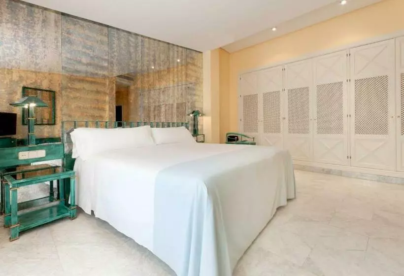 Superior Kamer, AZZ Merida Medea