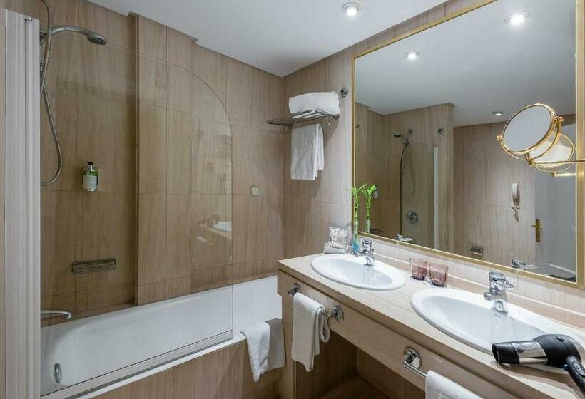 اتاق خانوادگی, AZZ Merida Medea