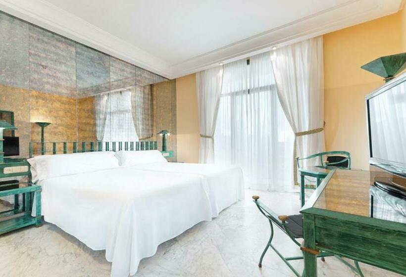 اتاق استاندارد سه نفره, AZZ Merida Medea