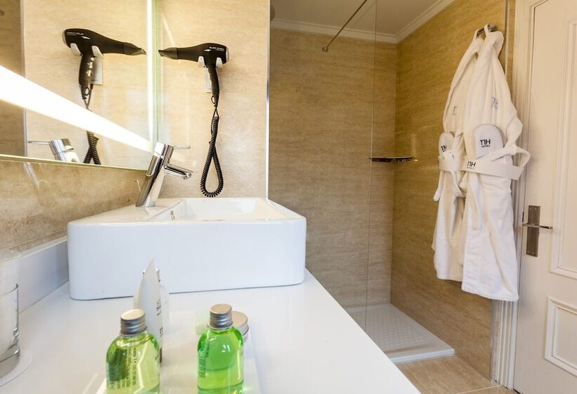 سوییت جونیور, NH Oviedo Principado