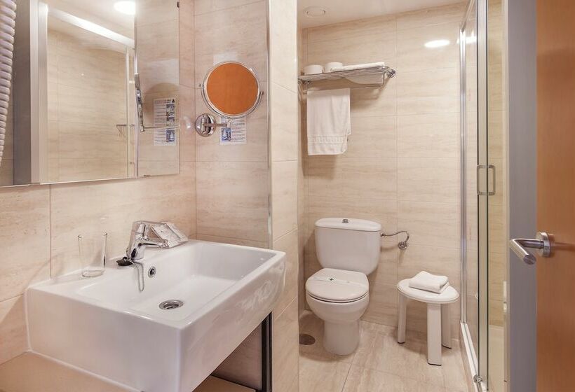 اتاق استاندارد سه نفره, Port Fiesta Park