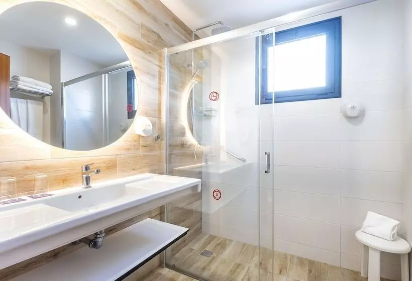 Standard Kolmen Hengen Huone, Port Fiesta Park