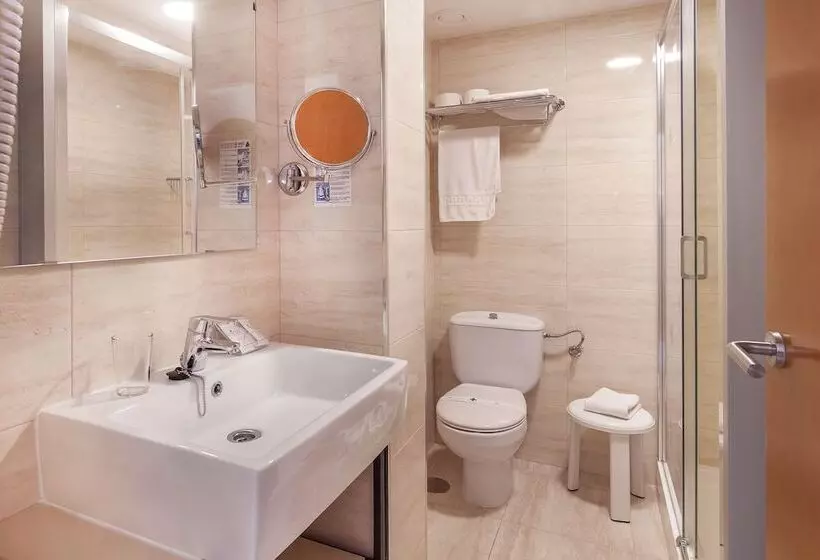 Economy Yhden Hengen Huone, Port Fiesta Park