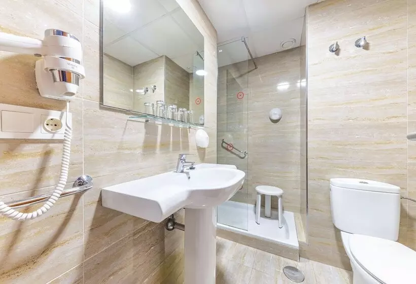 Economy Triple Room, Port Fiesta Park