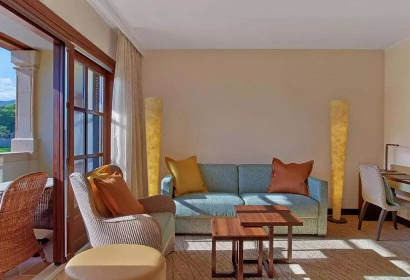 سوییت جونیور با بالکن, Sheraton Mallorca Arabella Golf