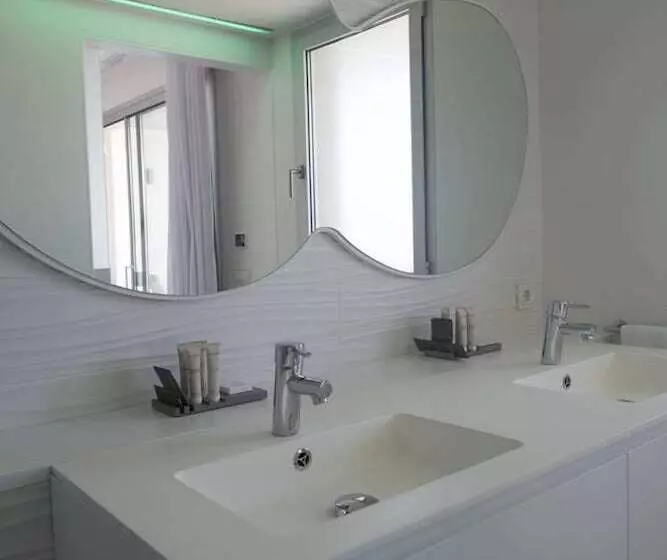 اتاق اساندارد با چشمانداز جانبی به دریا, Son Moll Sentits Hotel & Spa