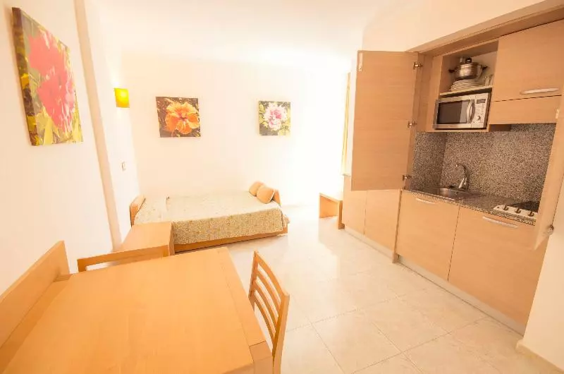 Standart Stüdyo, Bluesea Salinas