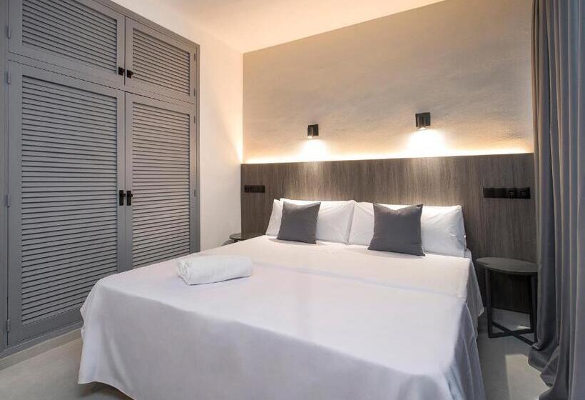 带大床的标准间, Base Ibiza