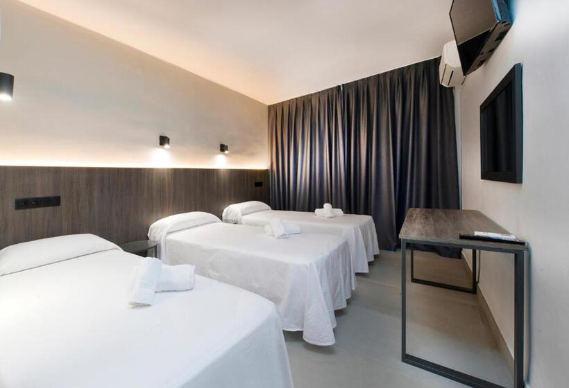 标准三人间, Base Ibiza