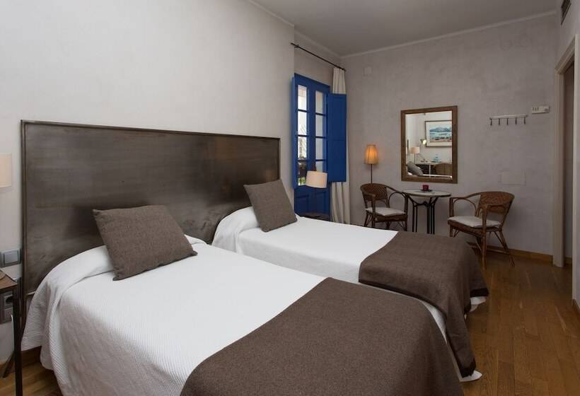 Номер Стандарт, Hostal De La Plaça