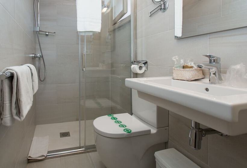Номер Стандарт, Hostal De La Plaça